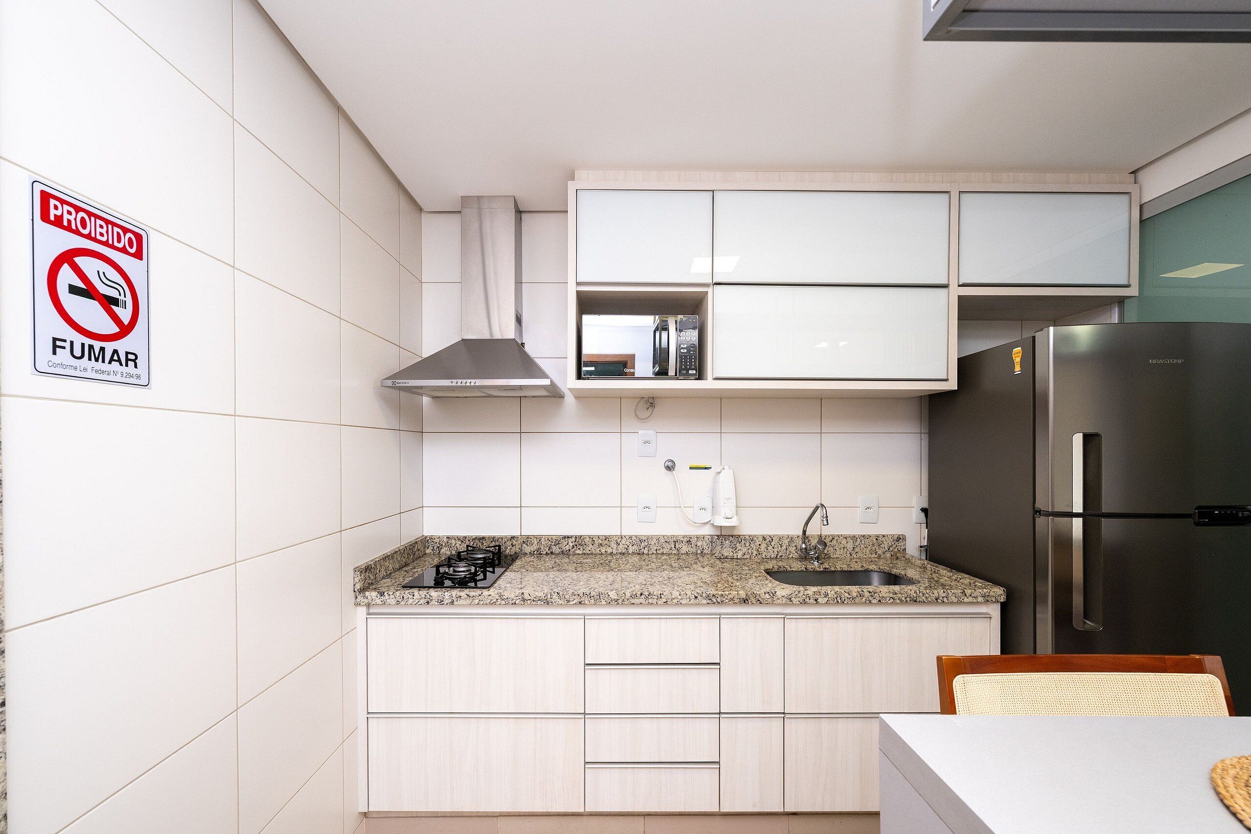 Apartamento exclusivo | Cocina privada | Frigorífico, microondas, utensilios de cocina y Artículos de limpieza
