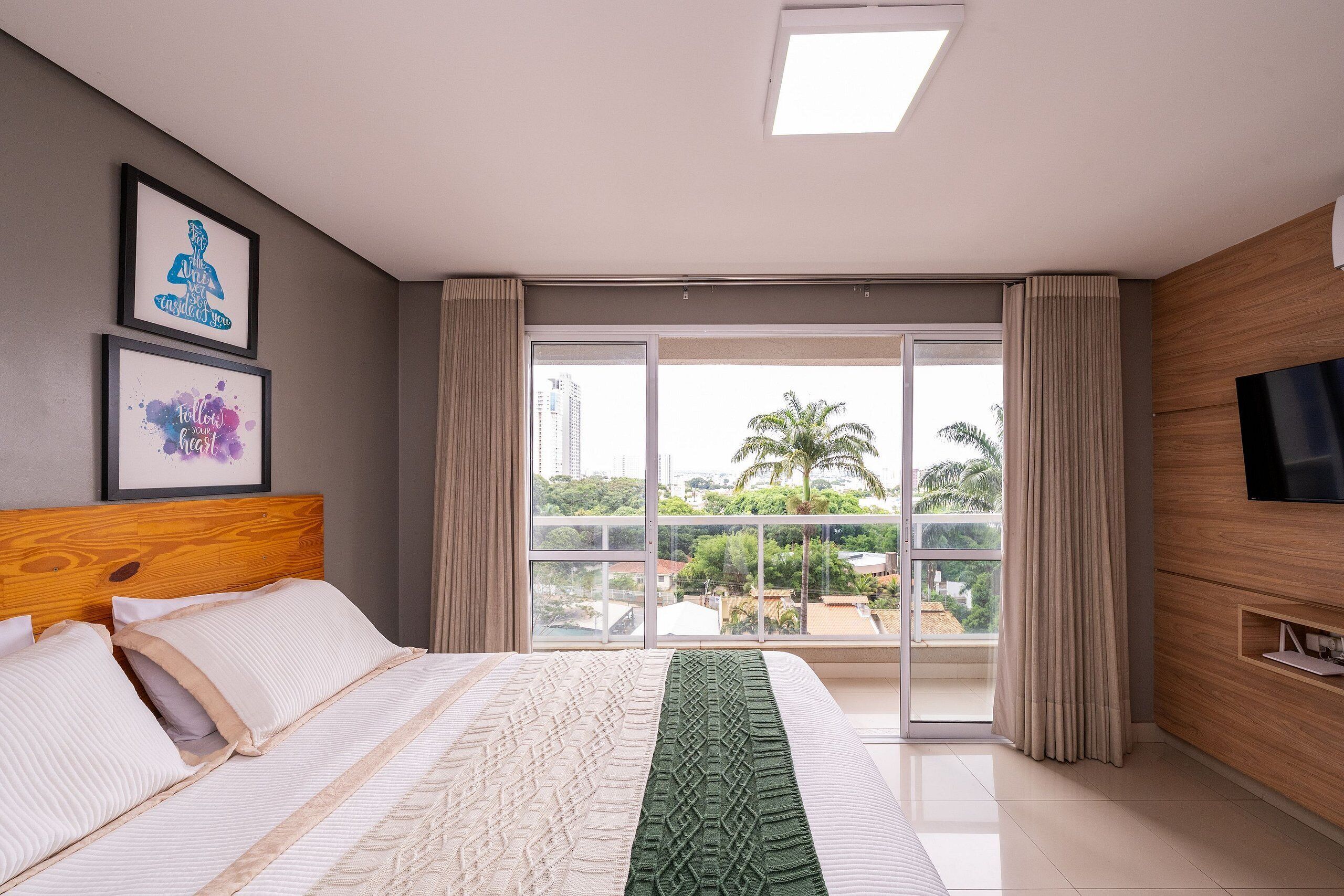 Apartamento básico | Escrivaninha, espaço de trabalho para notebook, cortinas blackout
