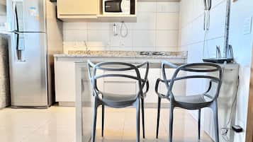 Standard Studio | Private kitchen | Fridge, microwave, cookware/dishes/utensils, cleaning supplies