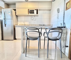 Standard Studio | Private kitchen | Fridge, microwave, cookware/dishes/utensils, cleaning supplies