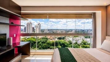 Comfort Apartment, 1 Queen Bed | Individually furnished, desk, laptop workspace, blackout curtains