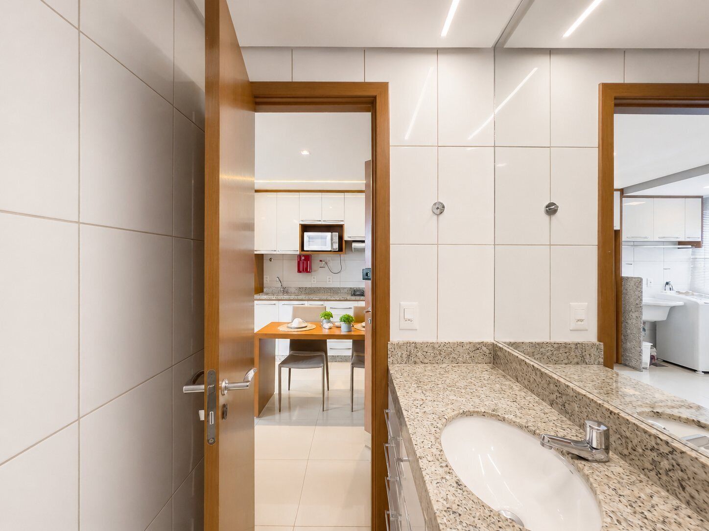 Apartamento, 1 cama Queen | Banheiro | Chuveiro, secador de cabelo, toalhas de banho 
