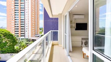 Exclusive Apartment, 1 Queen Bed | Property grounds