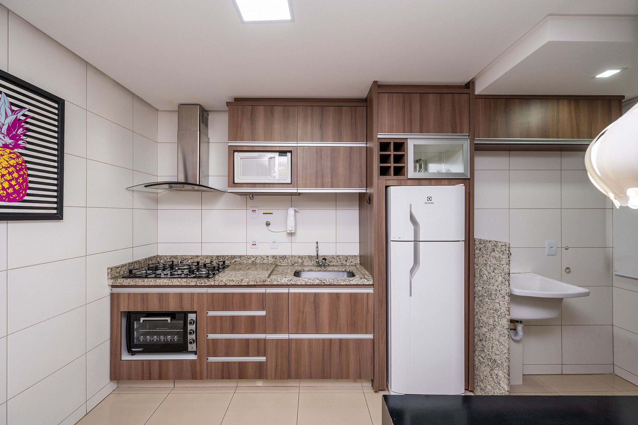 Traditional Apartment | Private kitchen | Fridge, microwave, cookware/dishes/utensils, cleaning supplies