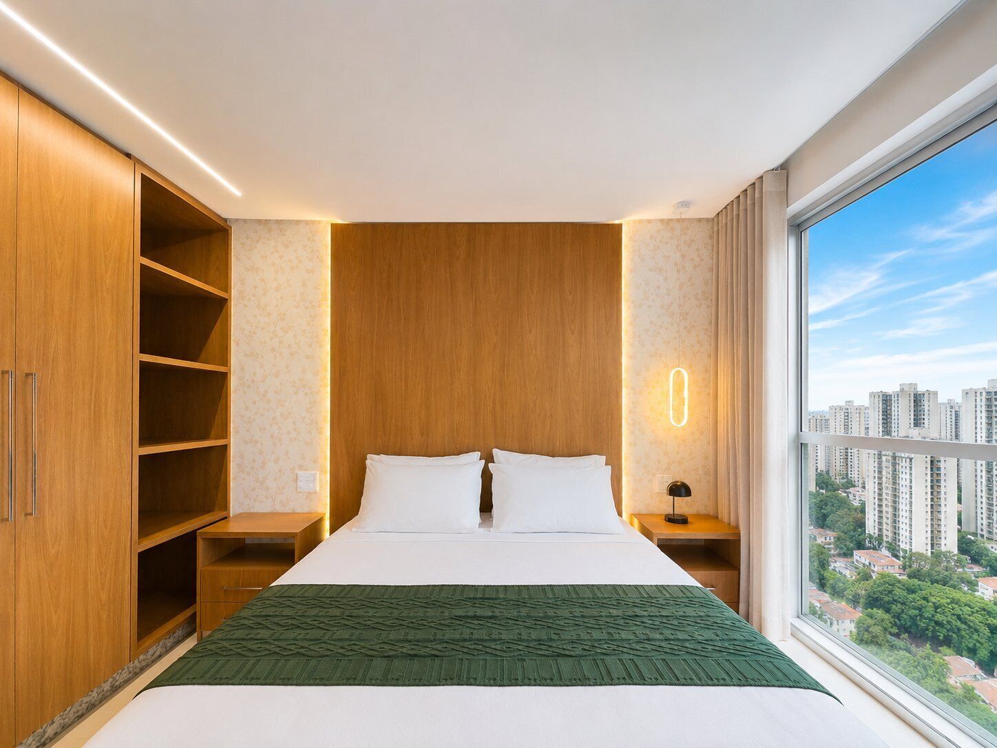 Departamento, 1 cama Queen size | Escritorio, espacio para trabajar con laptop y cortinas blackout 