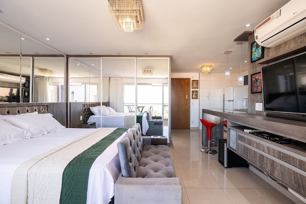 Appartement Confort | Ameublement unique, bureau, espace de travail pour ordinateurs portables