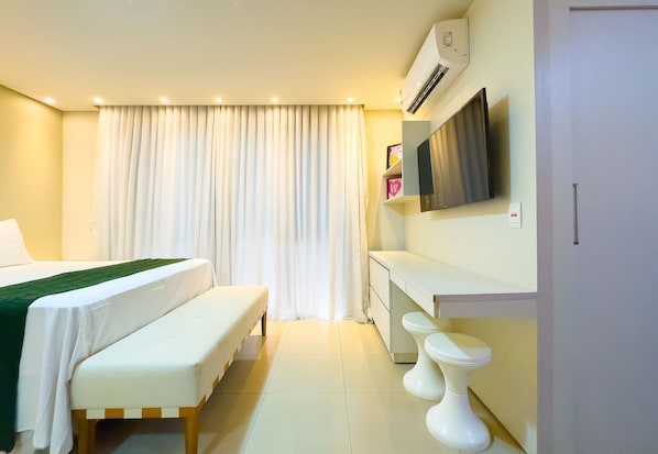 Exclusive Apartment, 1 Queen Bed | Individually furnished, desk, laptop workspace, blackout drapes - The Expression (Goiânia)