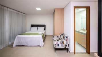 Apartamento básico | Escrivaninha, espaço de trabalho para notebook, cortinas blackout
