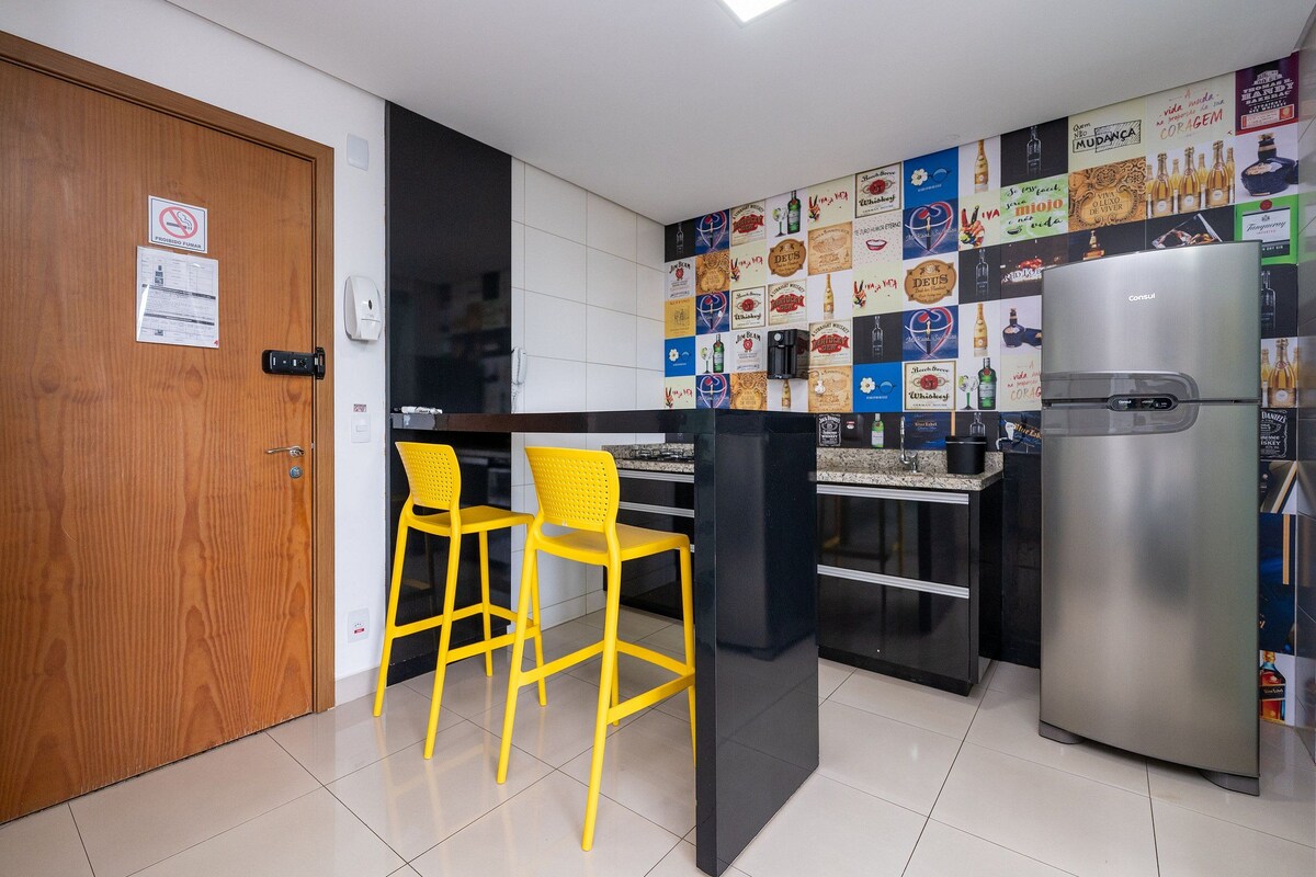 Tradicionális apartman | Privát konyha | Hűtőszekrény, mikrohullámú sütő és főzőedények/tányérok/evőeszközök