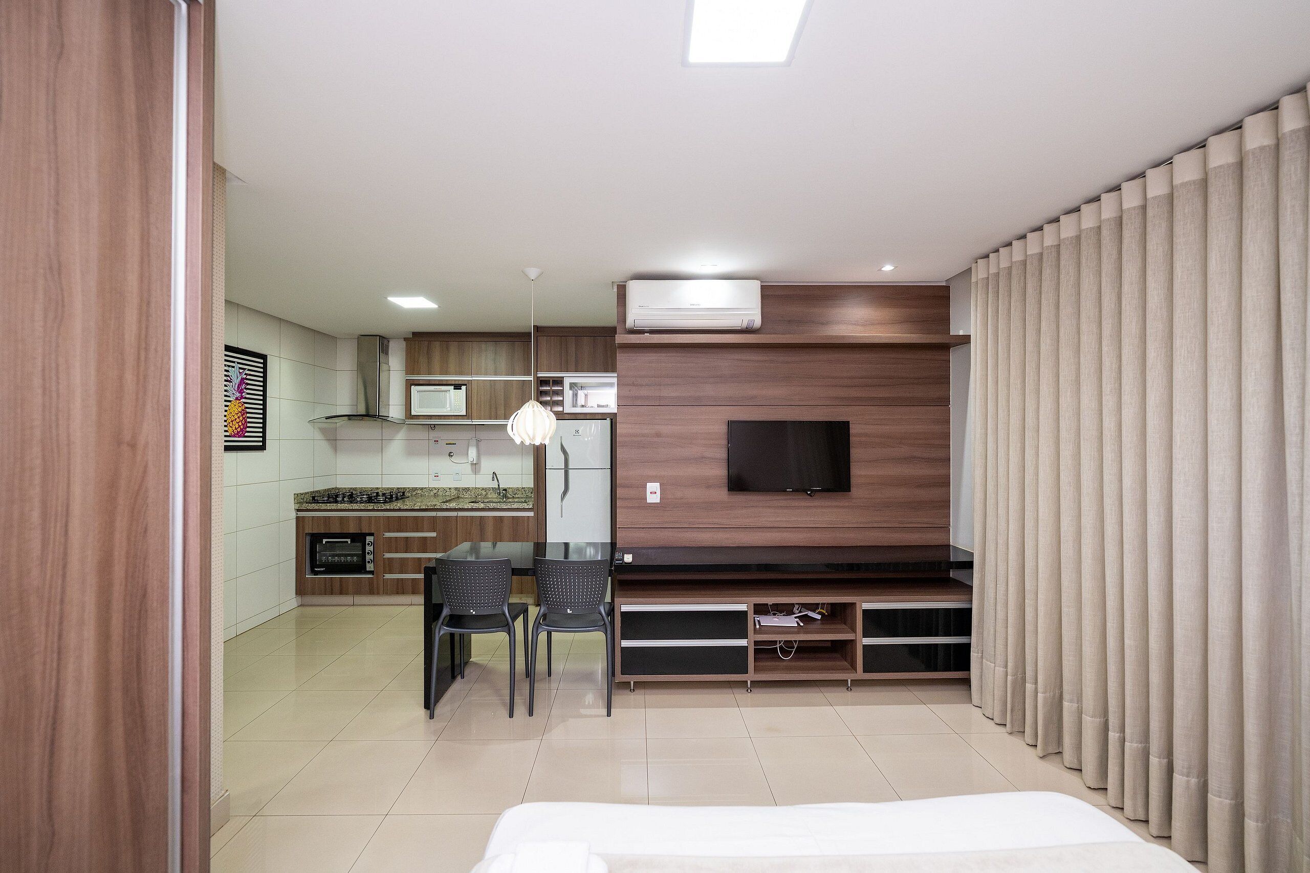 Apartamento tradicional | Cozinha privada | Geladeira, micro-ondas, talheres/pratos/utensílios de cozinha