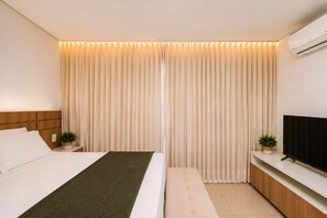 Design Apartment | Individually furnished, desk, laptop workspace, blackout curtains - The Expression (Goiânia)