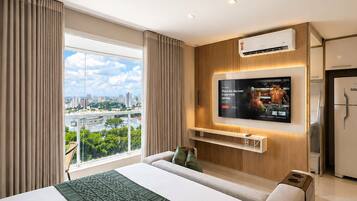 Appartement, 1 grand lit | Ameublement unique, bureau, espace de travail pour ordinateurs portables