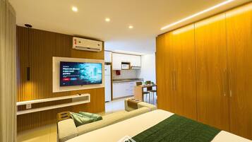 Leilighet, 1 queensize-seng | Blendingsgardiner, strykejern/-brett, wi-fi (inkludert) og sengetøy