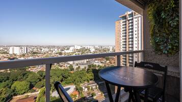 Apartemen Comfort | Tempat makan outdoor