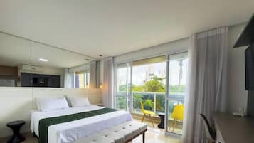 Apartemen, 1 Tempat Tidur Queen | Dilengkapi dengan perabotan berbeda-beda dan meja kerja