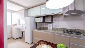 Comfort Apartment, 1 Queen Bed | Private kitchen