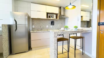 Executive Apartment | Private kitchen | Fridge, microwave, cookware/dishes/utensils, cleaning supplies