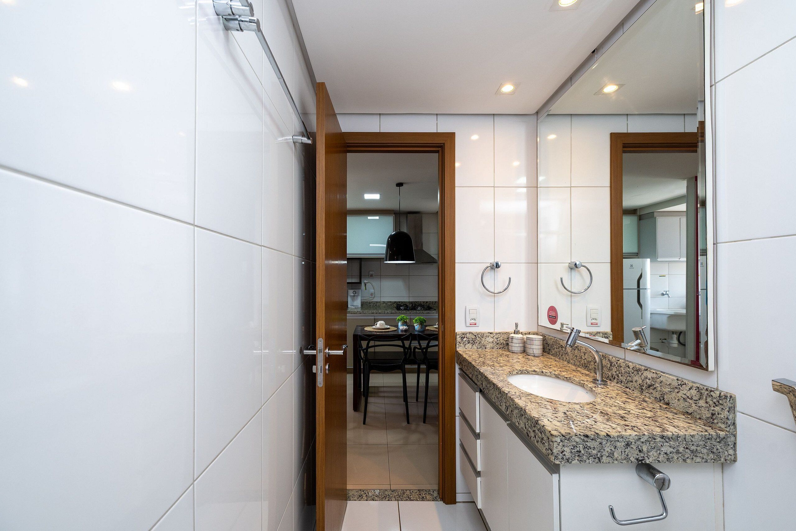 Apartemen Comfort, 1 Tempat Tidur Queen | Dapur pribadi | Lemari es, microwave, dan peralatan masak/sendok-piring