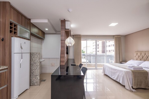 トラディショナル アパートメント | 客室ごとに異なるインテリア、デスク、ノートパソコン用作業スペース、遮光カーテン