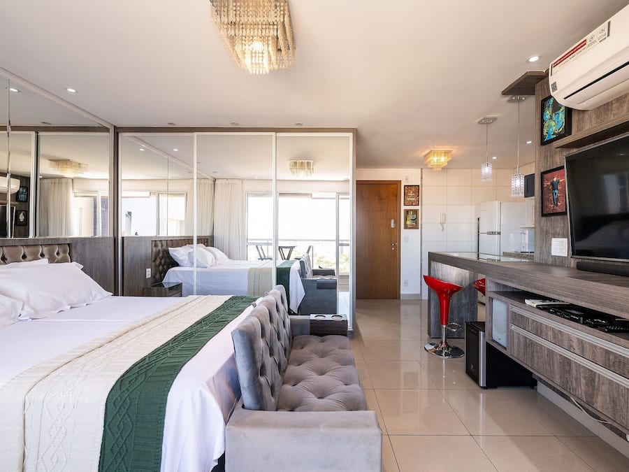 Departamento Confort | Muebles diferentes, escritorio y espacio para trabajar con laptop