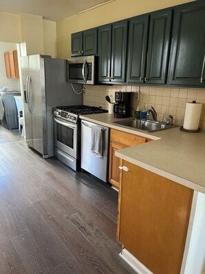 Private kitchen - Delightful 3-bedroom house with AC in Philadelphia (Philadelphia)