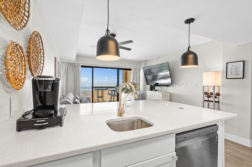 Cozy 1-bedroom Ocean Front Condo in peaceful Cherry Grove Beach