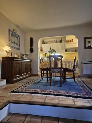 Dining - Quiet private village house with garden terraces (Gogolin vieux Village) (Cogolin)