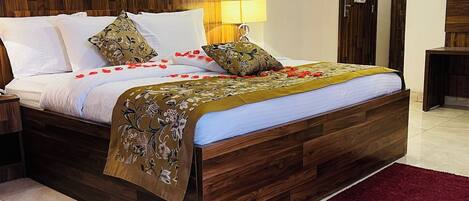 Junior Room, Balcony, City View | Desk, laptop workspace, blackout drapes, soundproofing