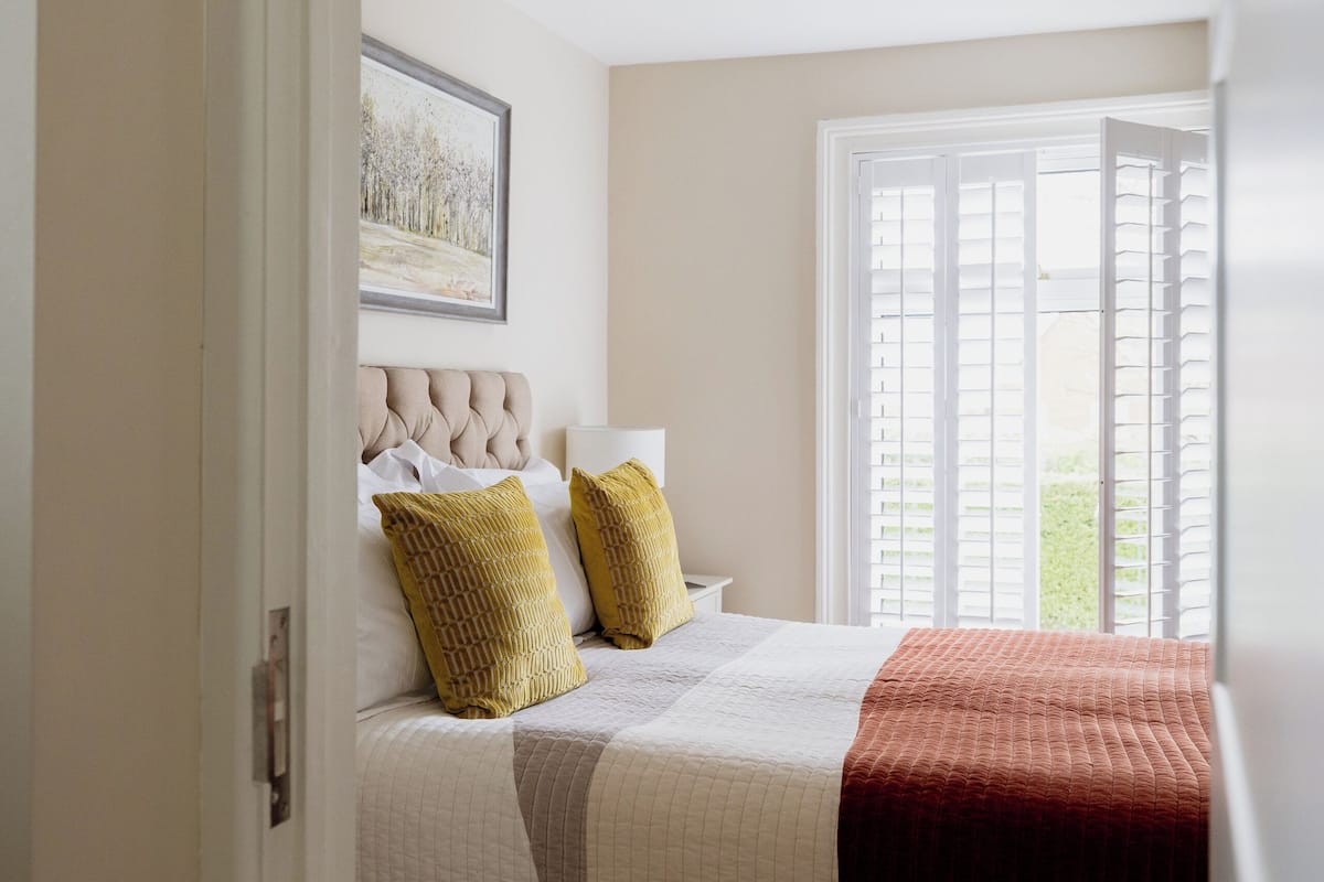 Deluxe Double Room | Iron/ironing board, free WiFi