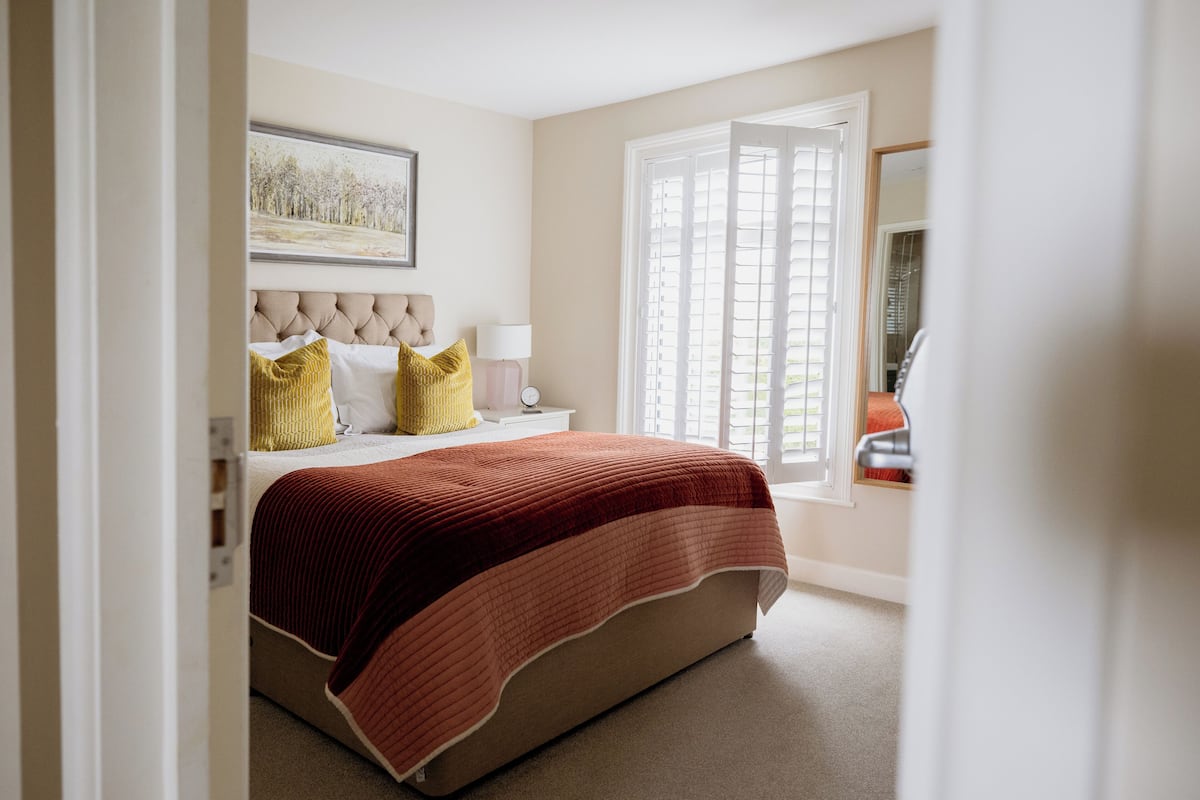 Deluxe Double Room | Iron/ironing board, free WiFi