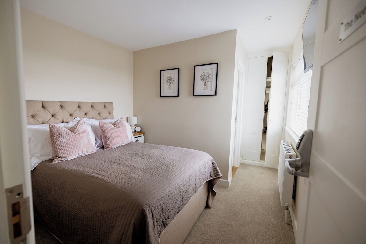 Iron/ironing board, free WiFi