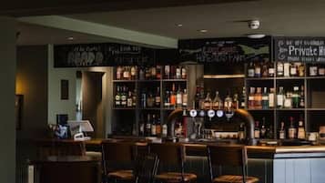 Bar (trong khuôn viên)