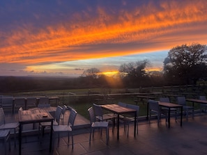 Outdoor dining - White Hart Netherfield (Netherfield)