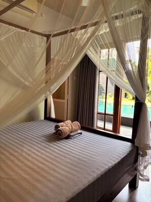 Free WiFi, bed sheets - Delightful 3-bedroom Family house with AC in 5min walk by Kabalana beach. (Ahangama)