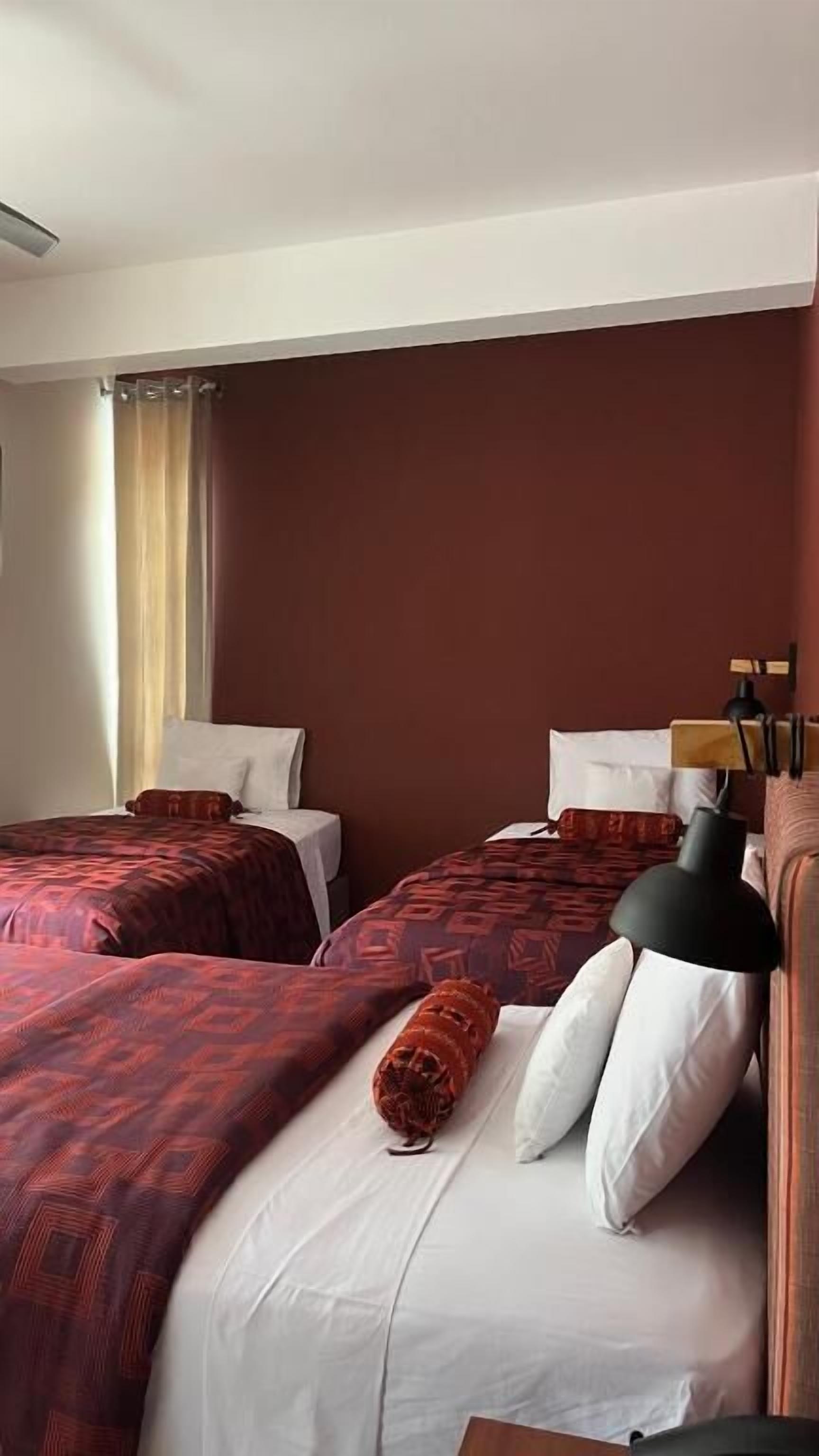 Standard-Dreibettzimmer, Bergblick | Zimmersafe, laptopgeeigneter Arbeitsplatz, schallisolierte Zimmer