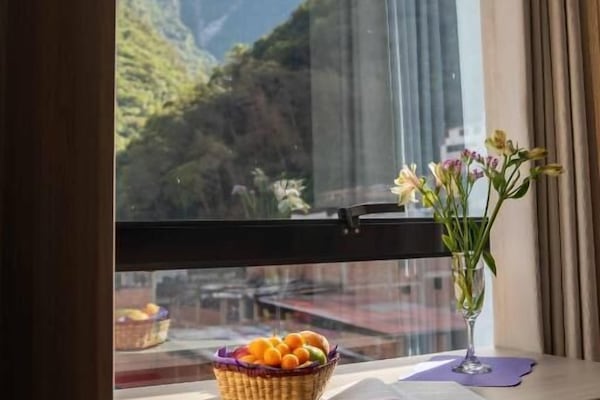 Habitación estándar con 2 camas individuales, vista a la montaña | Interior