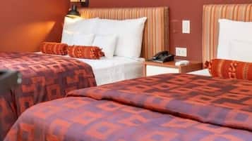 Zimmersafe, laptopgeeigneter Arbeitsplatz, schallisolierte Zimmer