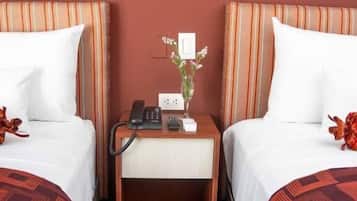 Zimmersafe, laptopgeeigneter Arbeitsplatz, schallisolierte Zimmer