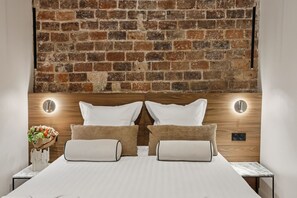 Fer et planche à repasser, lit parapluie, Wi-Fi, draps fournis