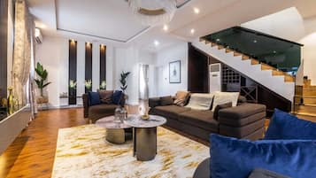 Junior Apartment, Balcony, City View | Living area