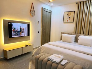 Junior Apartment, Balcony, City View | In-room safe, desk, laptop workspace, blackout drapes - Muftyz Shortlets (Abuja)