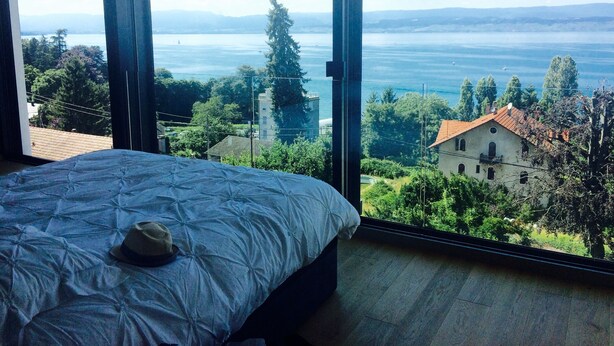 A bedroom with a large window overlooking a lake and distant mountains. - Air-conditioned house 8 pers- 10km Evian -40km portes soleil- with parking lot (Thonon-les-Bains)