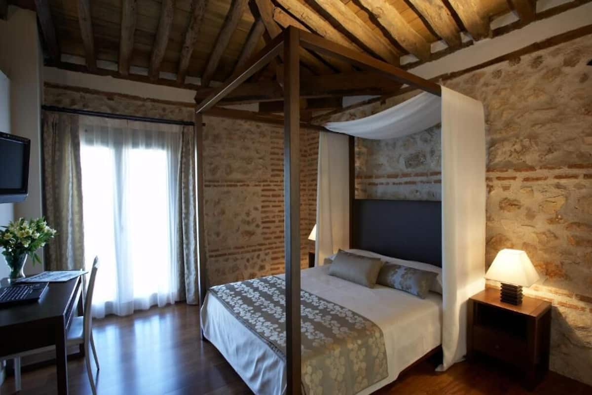 Superior Double Room, Balcony, Valley View | Premium bedding, laptop workspace, iron/ironing board, free WiFi