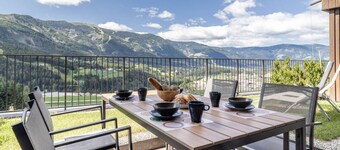 A bright little nest on the third floor of a brand-new building, where every window frames the majestic silhouette of Plan de Corones. Proventus SUN welcomes you with its warm, modern atmosphere – ideal for those seeking simplicity and relaxation witho