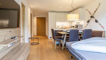 1 chambre, fer et planche à repasser
