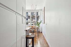 City Apartment, 1 Queen Bed with Sofa bed, Non Smoking, City View | Dining - Chic 1BR by Hotel de Ville & The Louvre (Paris)