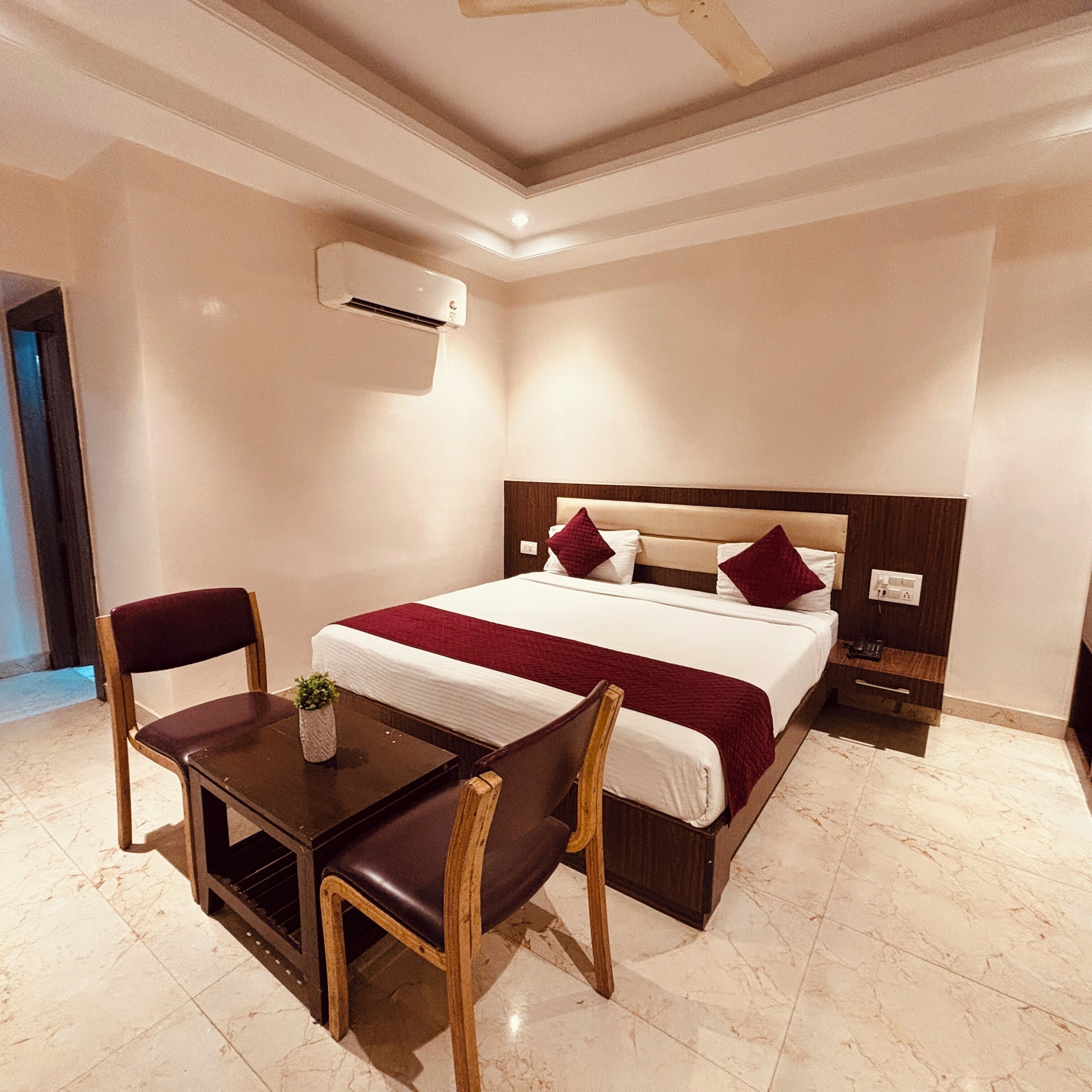 Deluxe Room | Desk, free WiFi