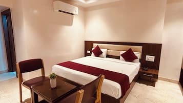 Deluxe Room | Desk, free WiFi