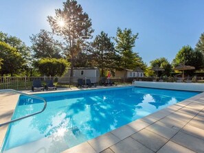 A heated pool - ZEcamping 3 étoiles - bord de Loire - proximité directe des châteaux (Sully-sur-Loire)