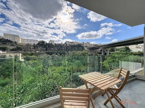 Valley View Pool Apartment in St Julians